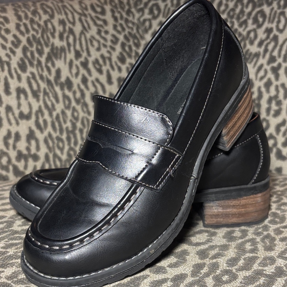 Eastland Holly Penny loafers black classic leather shoe women’s 9.5